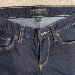 Size 2P straight leg Banana Republic jeans